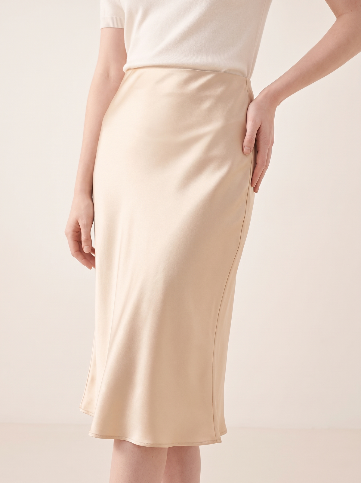 Silk&Sibél Knee-Length Silk Skirt in Champagne, 100% mulberry silk, close-up detail